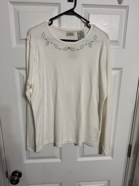 Classic Elements Cream Long Sleeve Tee with Holly Detail